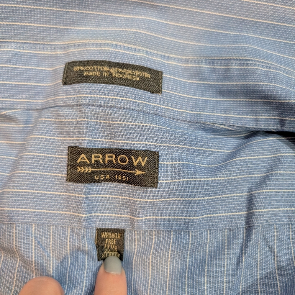5/$20 Men's button down - Picture 2 of 4